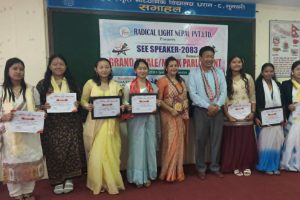 लोकतन्त्रको अभ्यास गर्दै विद्यार्थीले गरे शिक्षा नीतिमाथि बहस
